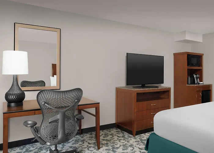 Hilton Garden Hotel 3*